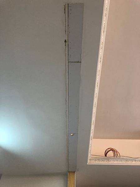 昌臨皇家舊屋改造 新作屏風預留水電線路穿線孔.jpg