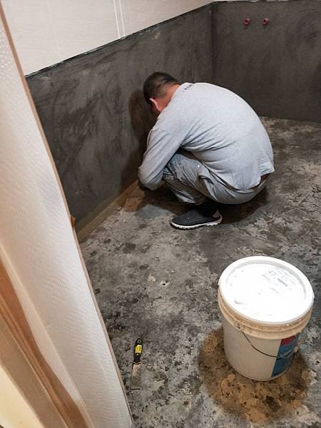 昌臨皇家舊屋翻新 主臥浴室邊角防水第一層.jpg