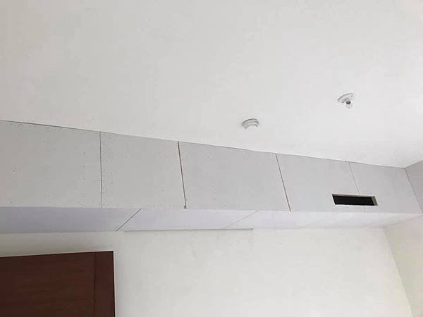 惠宇新觀室內設計 女孩房冷氣包樑處矽酸鈣封板施工.jpg
