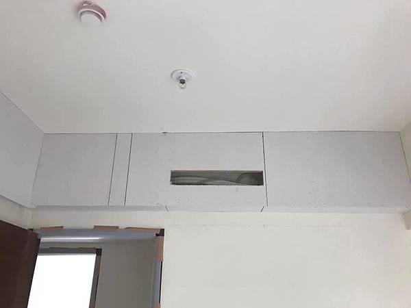 惠宇新觀室內設計 男孩房天花板冷氣包樑矽酸鈣封板施工.jpg