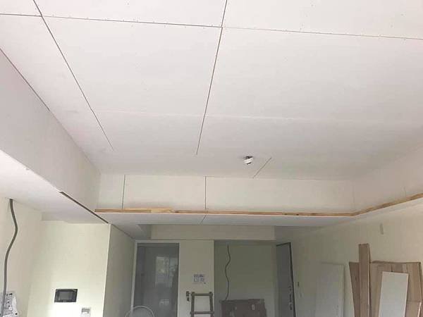 惠宇新觀室內設計 客廳空間天花板矽酸鈣封板施工 (2).jpg