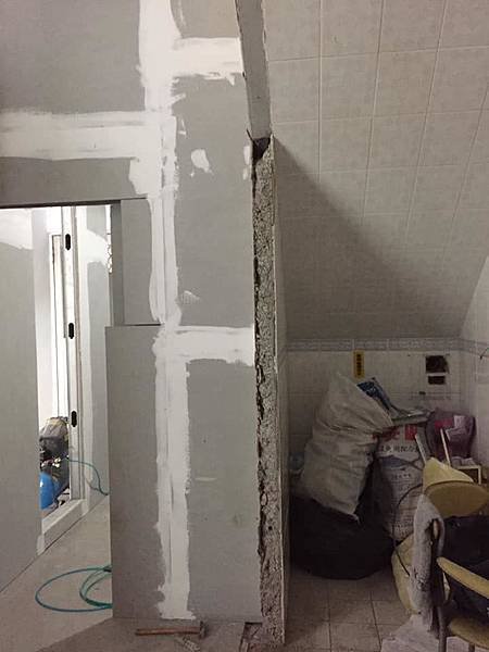 廁所油漆接縫批土施工 (3).jpg