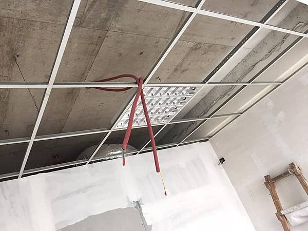 團體教室天花板燈具迴路預留.jpg