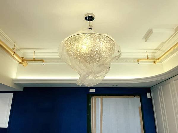 客廳天花板燈具安裝施工.jpg