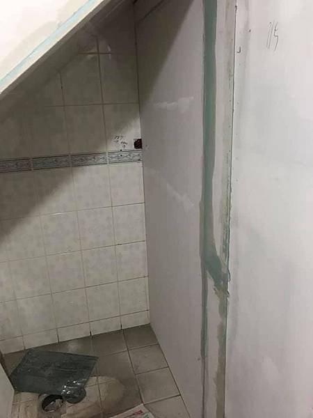 一樓診療間後方批土作業及牆面砂磨 (4).jpg