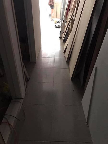 一樓走道地板清潔.jpg