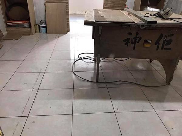 團體活動室地板清潔.jpg