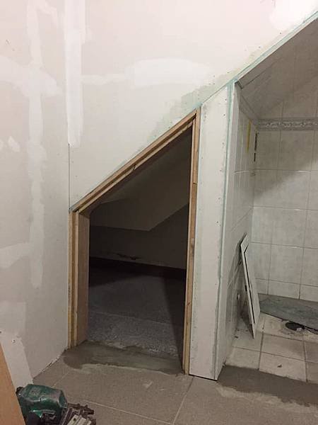 儲藏室批土作業施工.jpg