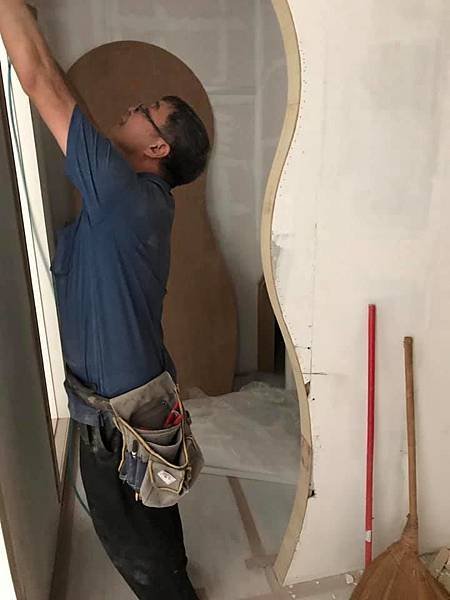 木作門框貼片施工中.jpg