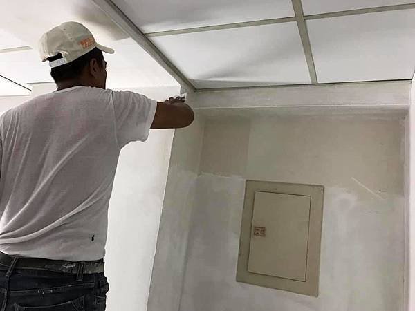 油漆AB膠批土研磨作業施工 (3).jpg