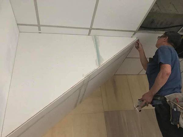 油漆AB膠批土研磨作業施工 (2).jpg