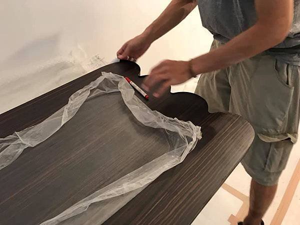 故事屋門片修邊施工.jpg