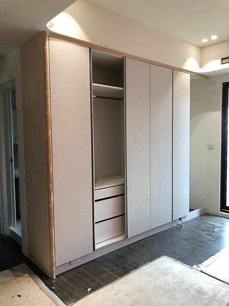 系統櫃結合木作邊框施工 (8)0819