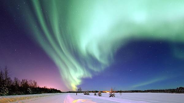 aurora-borealis-1181004.jpg