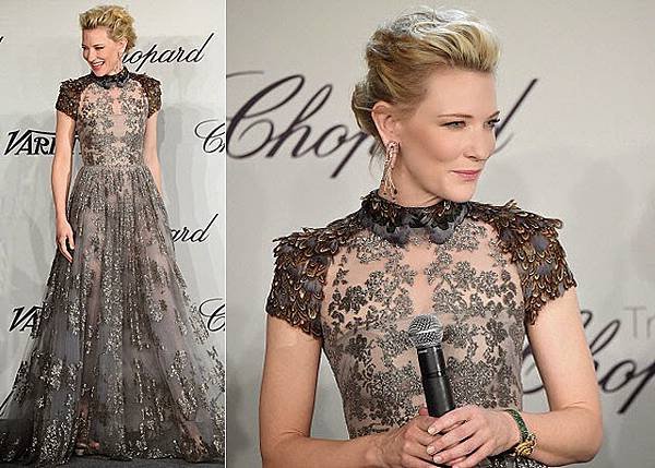 Cannes-2014-Cate-Blanchett-in-abito-grigio-metallizzato-con-piume-di-Valentino-al-Trophée-Chopard