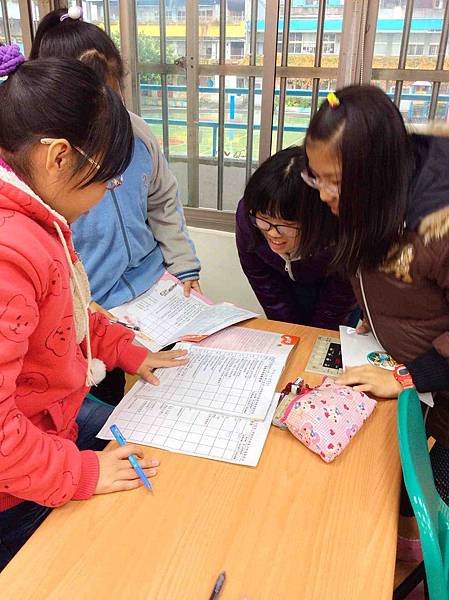 學生上課進行通關密語學習