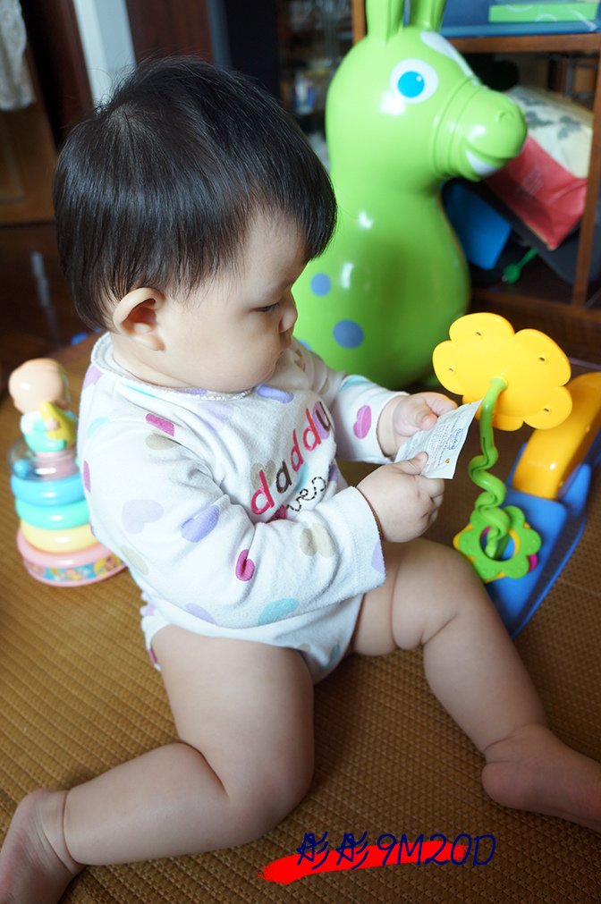 彤彤9M20D-6粉嫰的腿讓人想咬一口.jpg