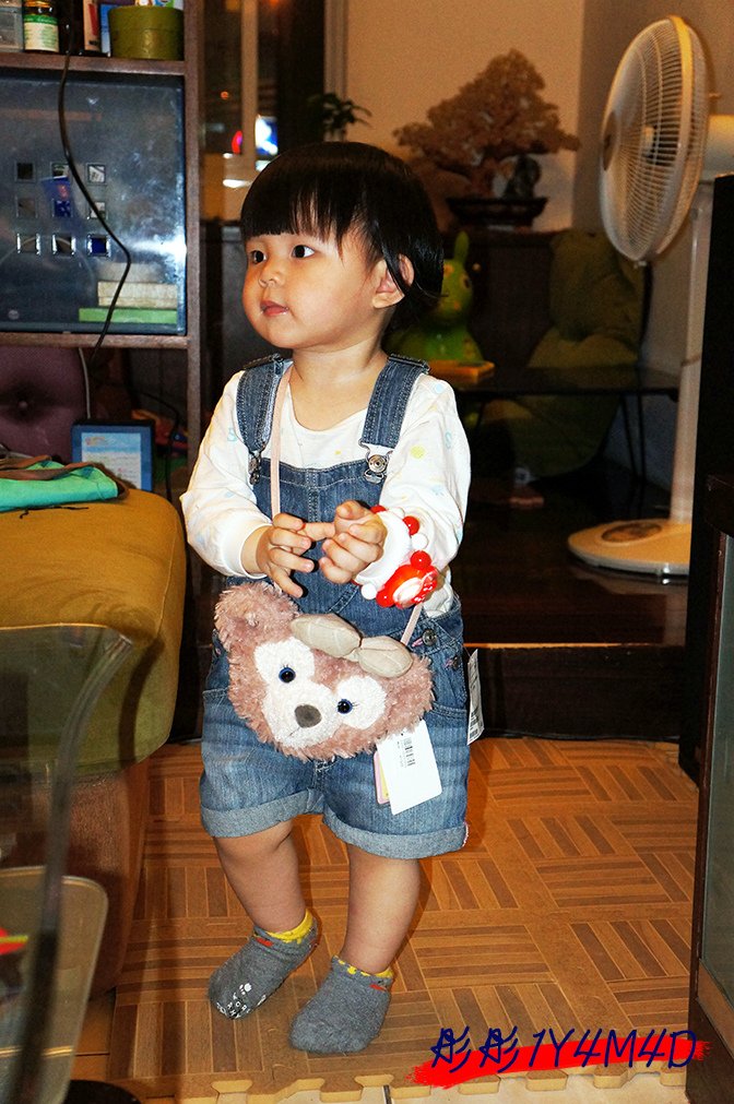 彤彤1Y4M4D-16二姑姑遠從日本帶回的衣服等.jpg