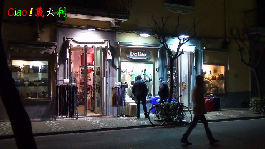 蘇連多夜晚街道01.jpg