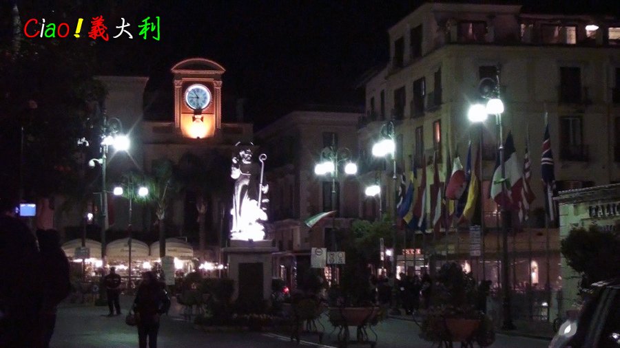 蘇連多夜晚街道03.jpg
