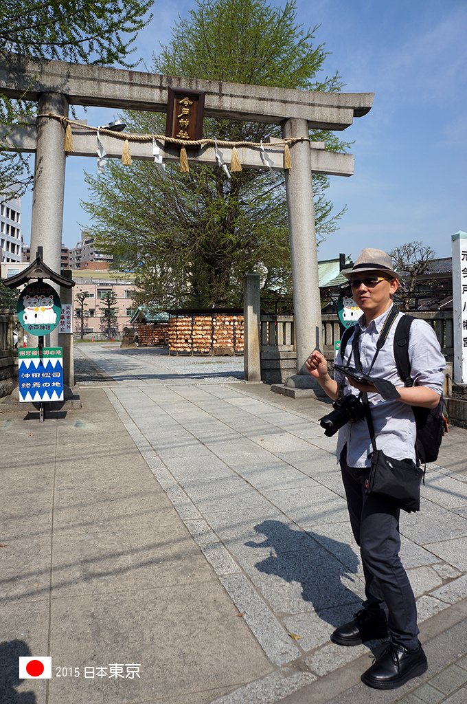417_50今戶神社鳥居前領隊開講了.jpg