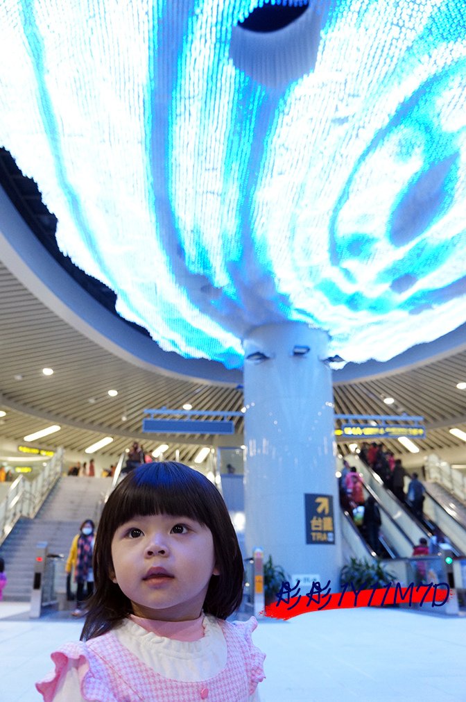 彤彤1Y11M7D-3天花板燈光秀.jpg