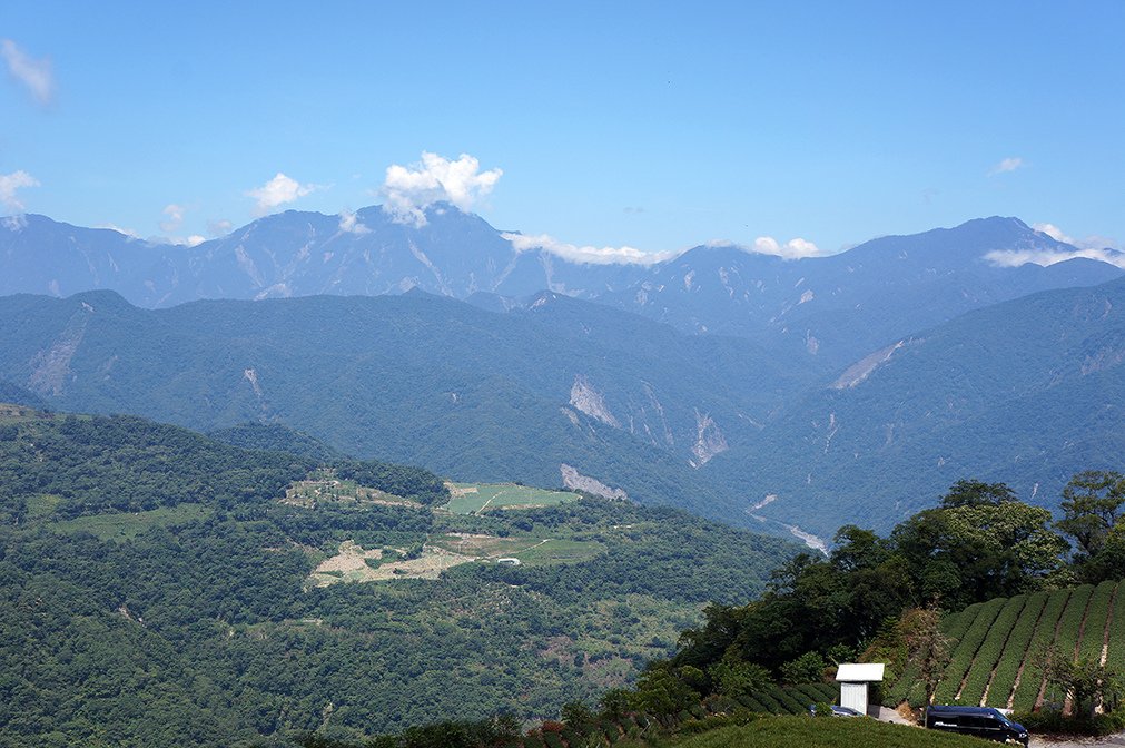 台東太麻里金針山13之雙乳峰千禧亭處望出去的美景.jpg