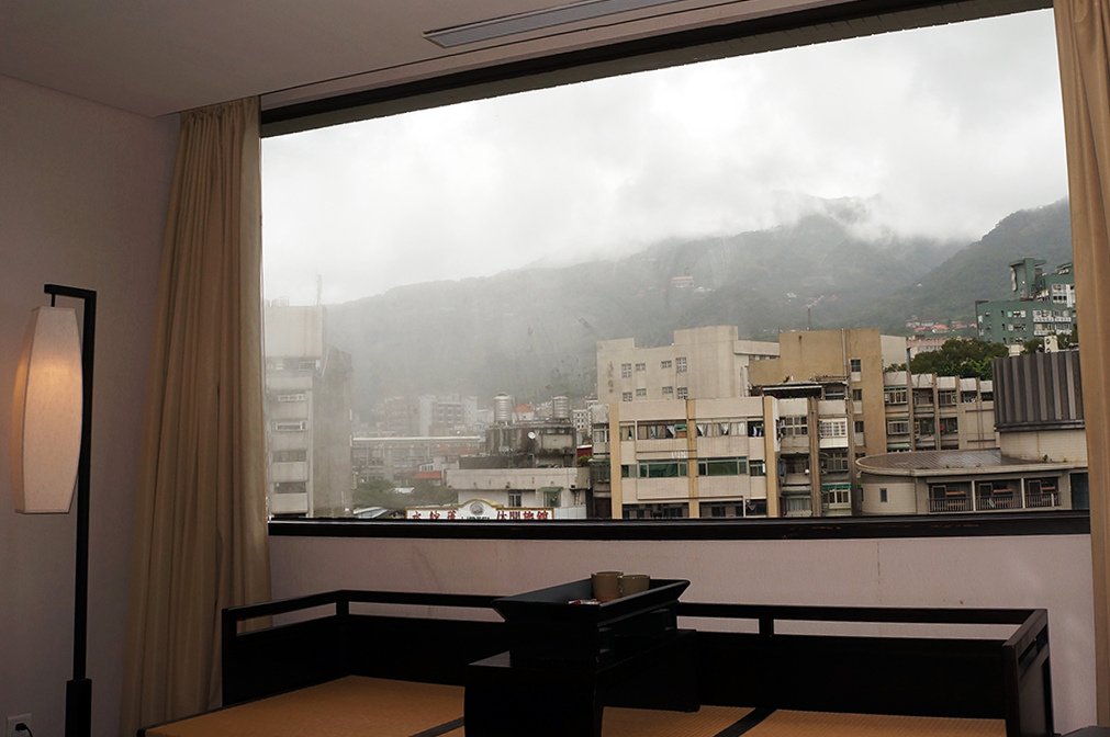 水美溫泉會館10-隔天早上煙雨濛濛了.jpg