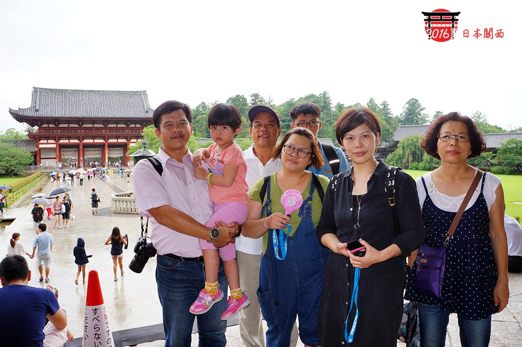 0712-056下雨只好在寺裡向外拍中門.jpg