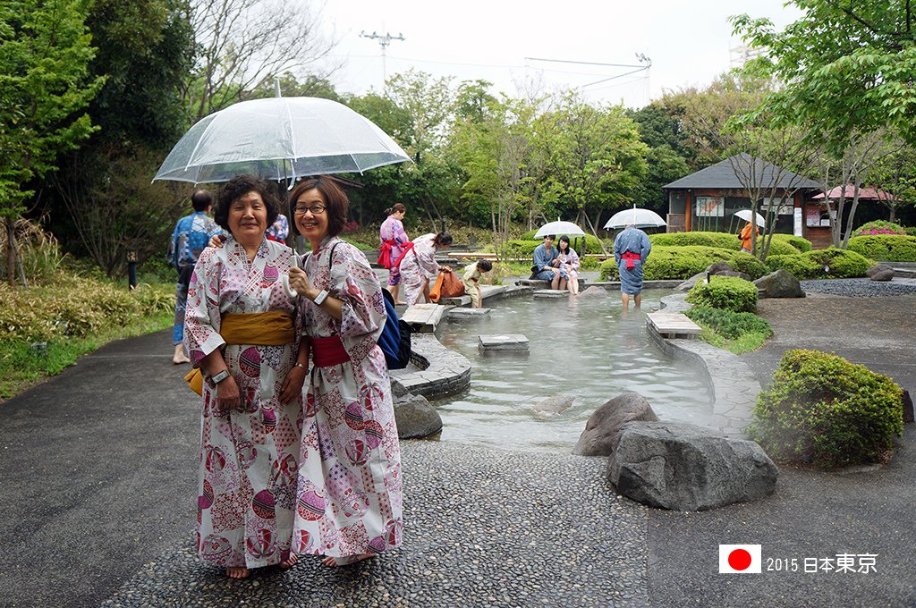 420_107露天足湯遇下雨也只能打傘泡湯.jpg