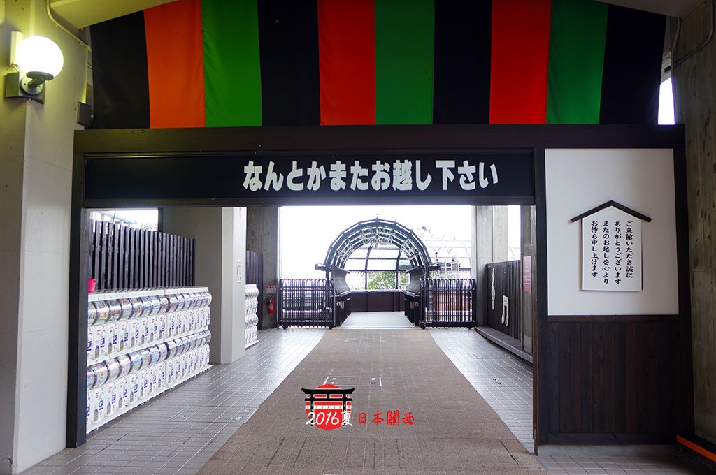 0713-004箕面溫泉大江戶溫泉物語大廳旁有一條空中廊道.jpg