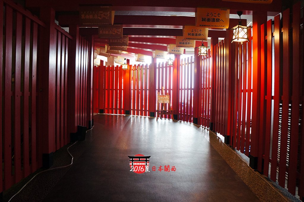 0713-009箕面溫泉的大江戶溫泉物語泡湯門口進去有這個長廊.jpg