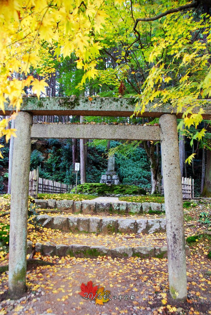 1121-093只剩鳥居的德川家康之墓.jpg