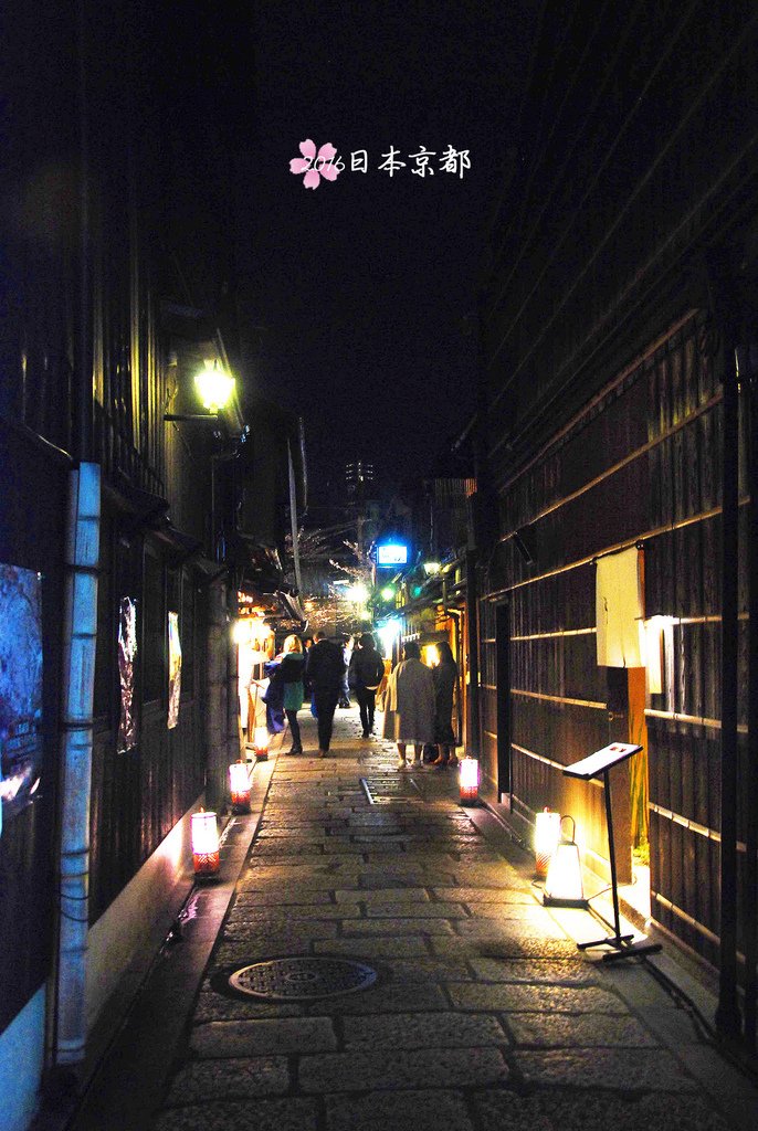 0331-424小巷子愈接近大馬路愈傳統和現代交匯.jpg
