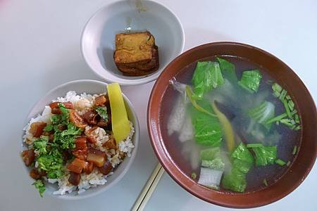 鼎邊挫.肉燥飯,油豆腐