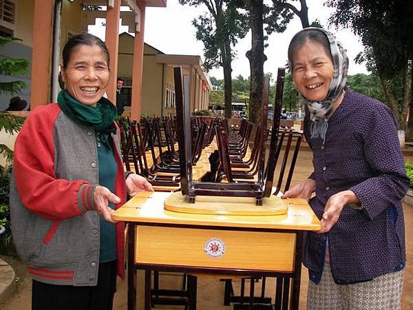 ban ghe tang học sinh.JPG