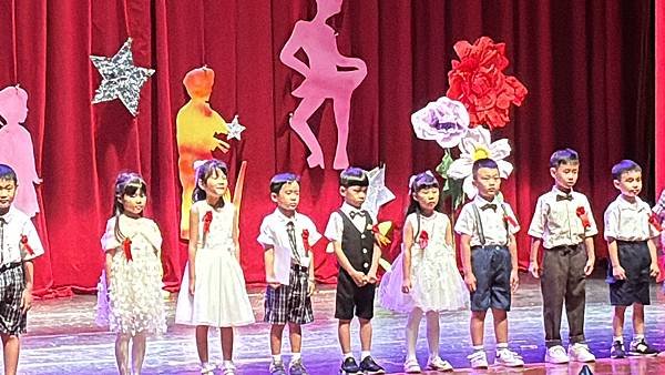 [我的2個小情人] 2024.07 蹦幼稚園畢業了