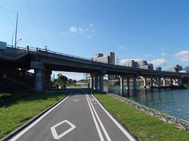 基隆河自行車道 (2).JPG