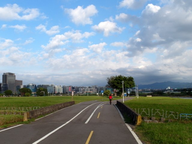 基隆河自行車道 (34).JPG