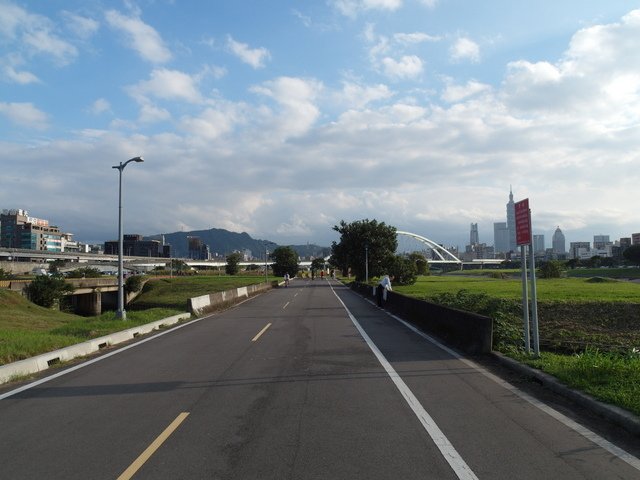 基隆河自行車道 (43).JPG