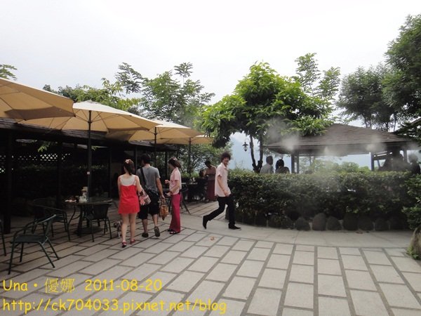 三峽。花岩山林。花舞亭戶外餐區２.JPG