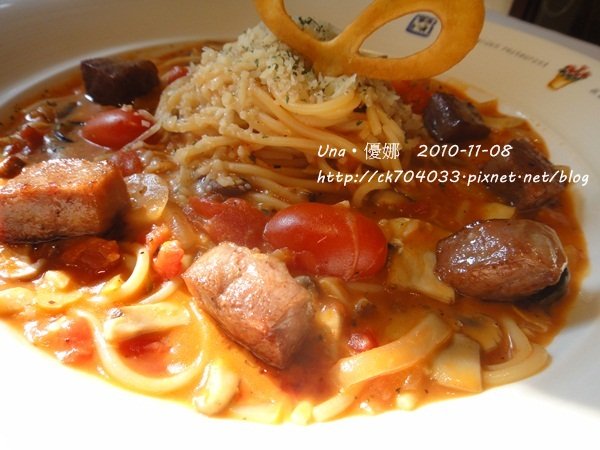 新竹市‧綠芳園-香煎牛肉茄汁義大利麵1.JPG