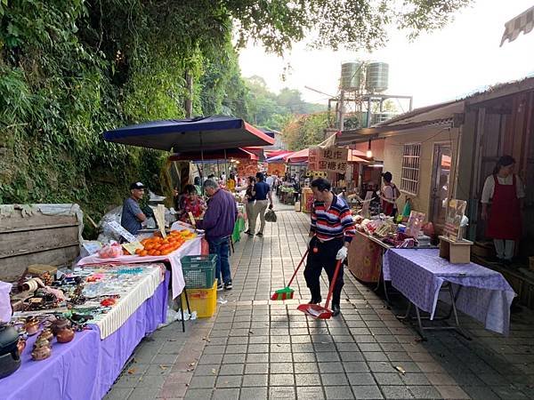 111.10.23柿外桃源之旅～清安豆腐街．雪山坑秘境．採摘