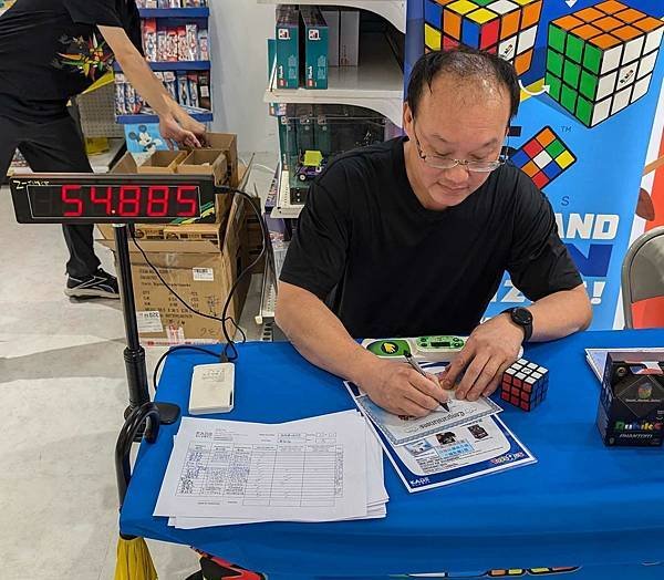 113_0817 玩具反斗城 舉辦的Rubiks 魯比克 3