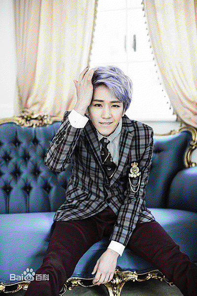 所屬團體：ToppDogg 本名：金秉珠 藝名：B-JOO(비주) 生日：1994年01月08日 身高：175cm 体重：55kg