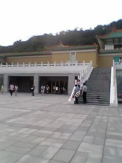 後面是藏寶山