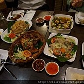 滿桌的菜 好吃~