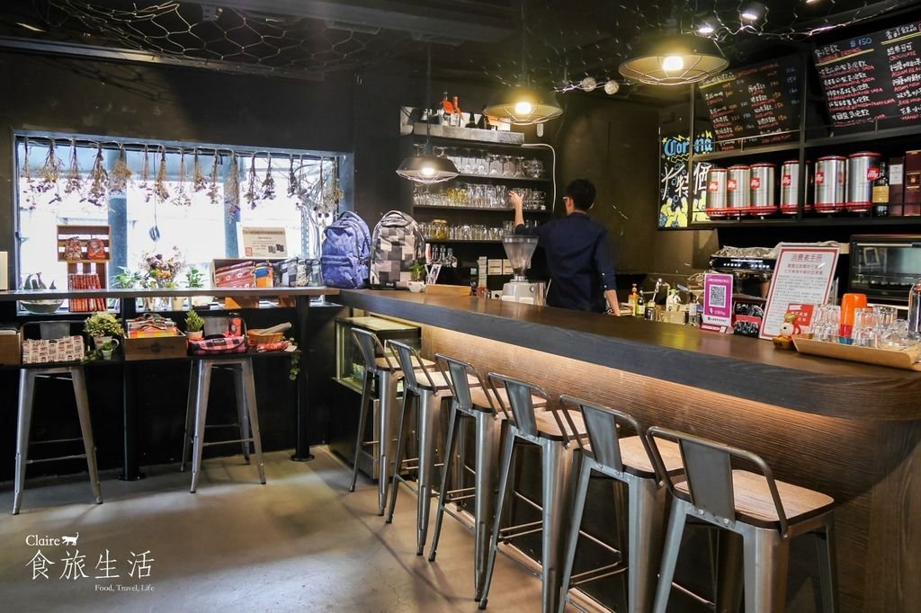 SOLIS Backpack &amp; Cafe Bar 輕食 咖啡 酒吧