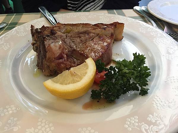 2015-06-17 20.04.45_Dinner_Braciola di vitello ai ferri (Grilled veal chop)