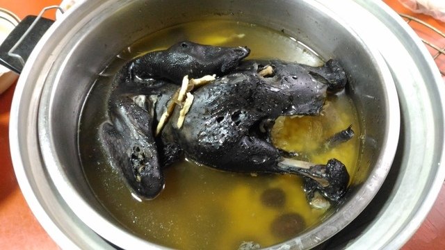 P_20200709_163603.jpg - 1090709-烏骨糙米蔘雞湯~